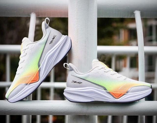 黄金软弹跑鞋！触地更软和， 回弹更有劲！