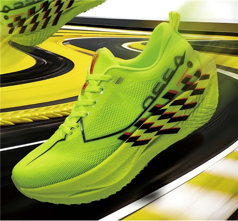 「驭风」跑鞋，跑进新年赛道般！